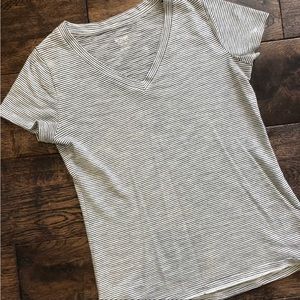 Stripped v-neck tshirt